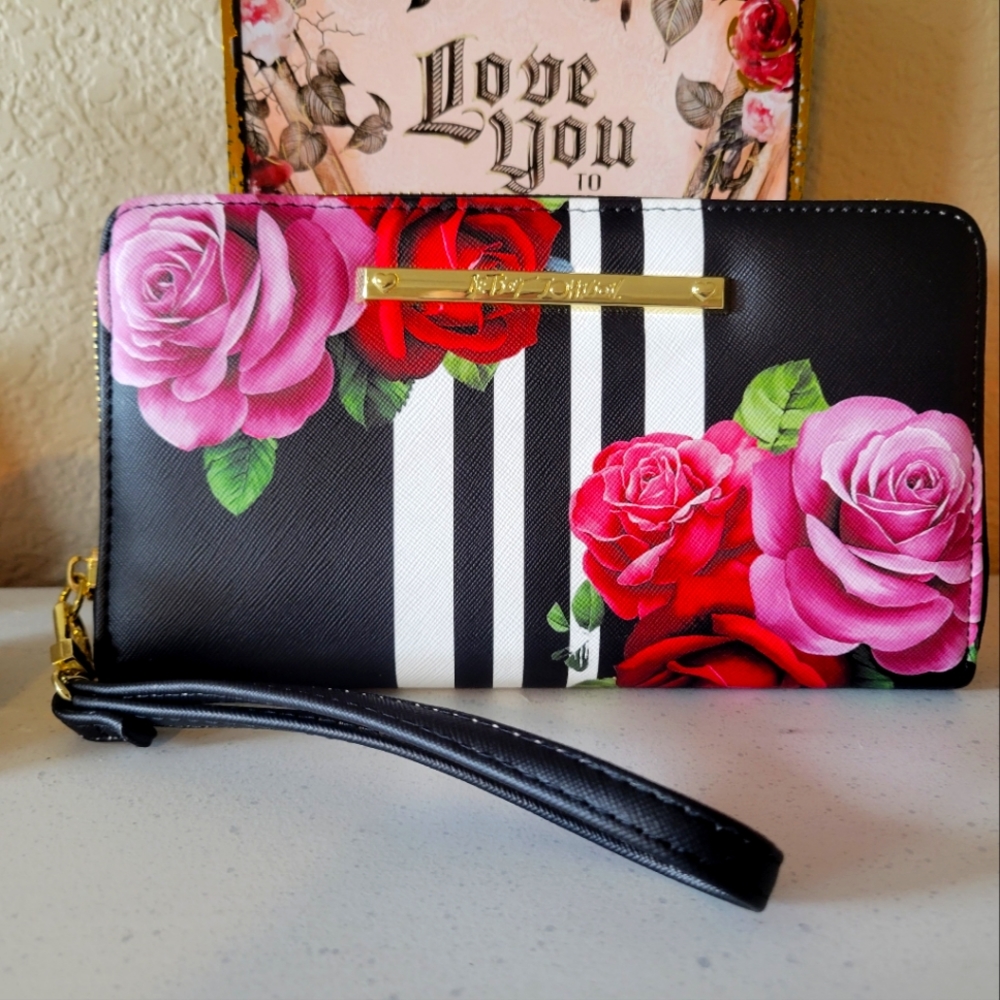 NWOT Betsey Johnson Wristlet